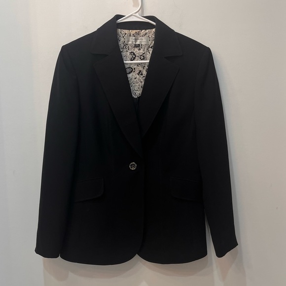 Tahari Jackets & Blazers - Tahari Black blazer jacket sz 10